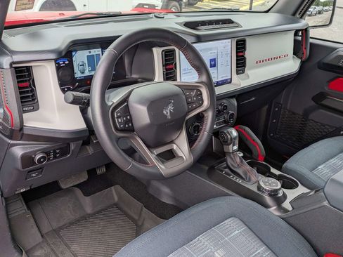 Certified 2024 Ford Bronco Heritage Edition AWD/4WD image 9