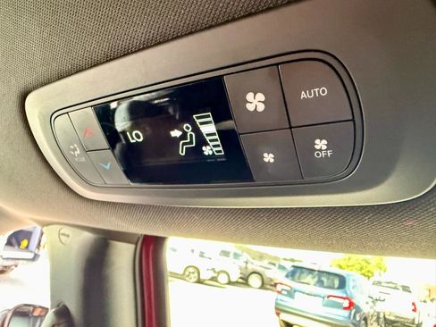 Used 2025 Chrysler Pacifica Select FWD image 40