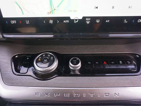 Used 2025 Ford Expedition Max Platinum AWD/4WD image 11