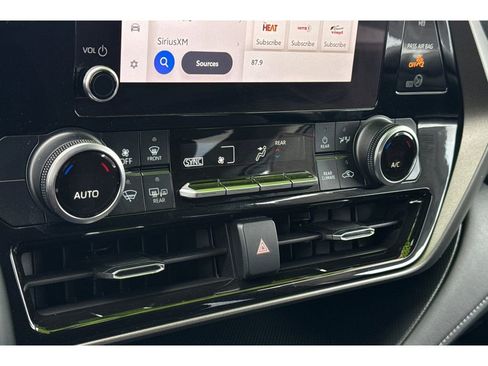 Certified 2023 Toyota Highlander FWD image 23