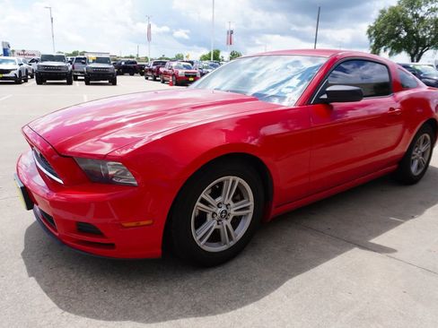 Used 2014 Ford Mustang Coupe RWD image 3
