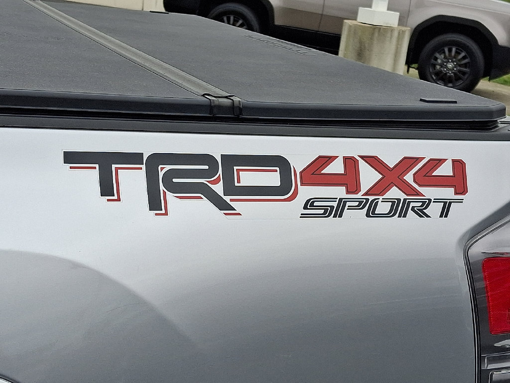 Used 2022 Toyota Tacoma TRD Sport w/ Technology Package AWD/4WD image 32