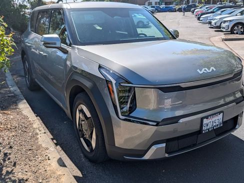 Used 2024 Kia EV9 Light RWD image 9