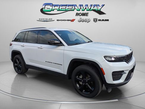 Used 2023 Jeep Grand Cherokee Altitude image 30