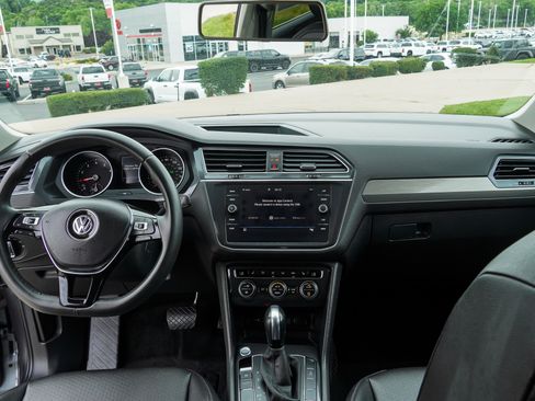 Used 2020 Volkswagen Tiguan SE AWD/4WD image 31