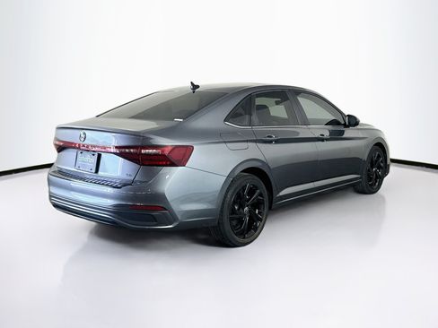 Used 2025 Volkswagen Jetta SE FWD image 9