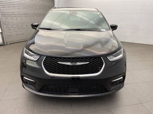 New 2026 Chrysler Pacifica Select image 5