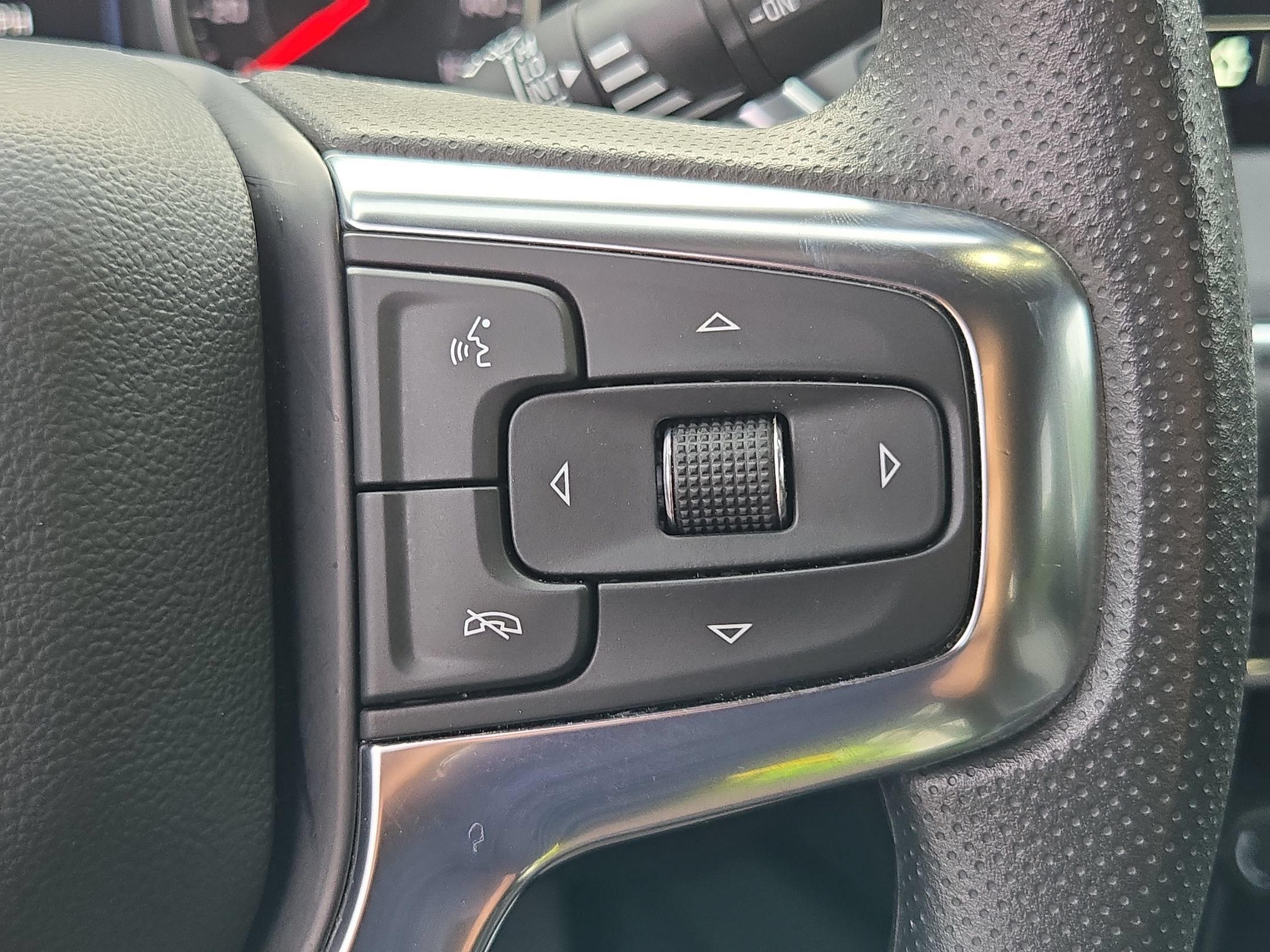 Used 2025 Chevrolet Blazer LT FWD image 29
