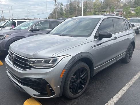Used 2022 Volkswagen Tiguan SE R-Line image 1