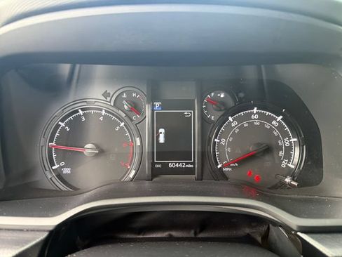 Used 2022 Toyota 4Runner SR5 AWD/4WD image 18