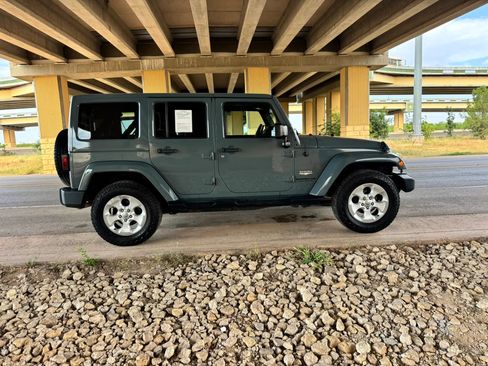 Used 2015 Jeep Wrangler Unlimited Sahara w/ Dual Top Group AWD/4WD image 2