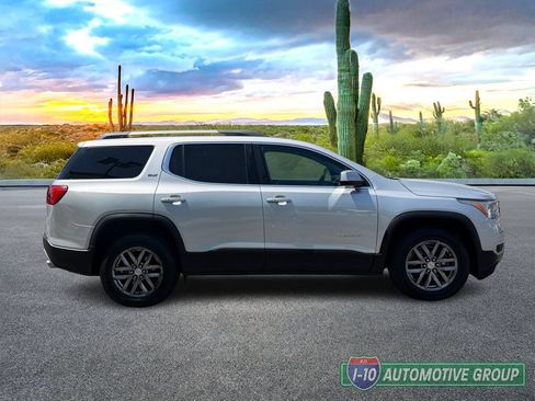 Used 2017 GMC Acadia SLT FWD image 3