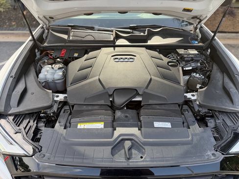 Used 2020 Audi Q8 Premium Plus w/ Premium Plus Package AWD/4WD image 6