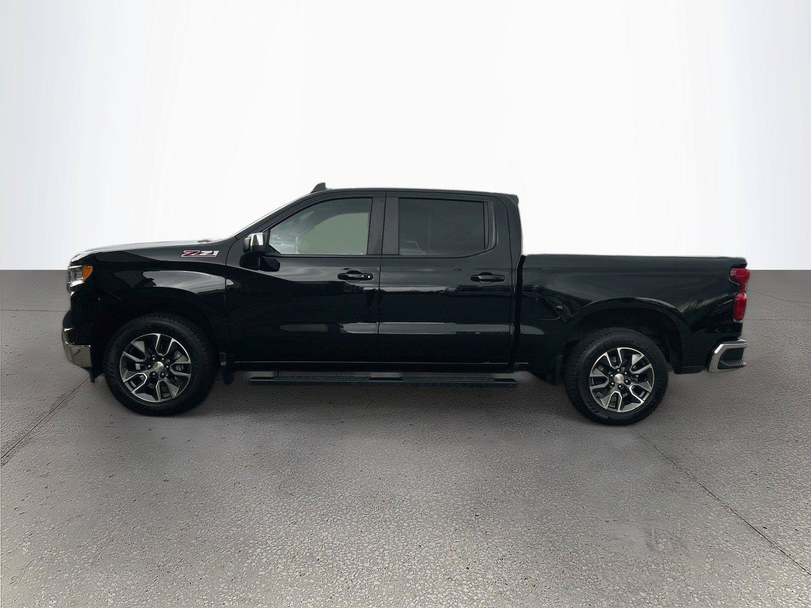Used 2024 Chevrolet Silverado 1500 LT AWD/4WD image 7