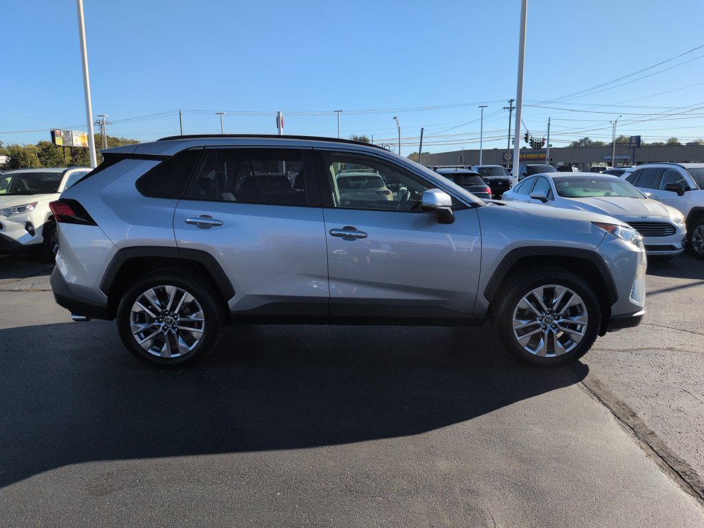 Used 2019 Toyota RAV4 Limited w/ Advanced Technology Package AWD/4WD image 6