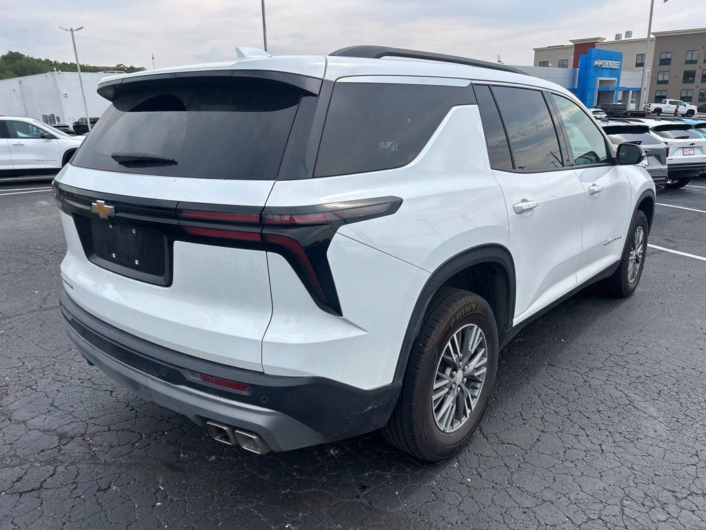 Used 2025 Chevrolet Traverse LT FWD image 5