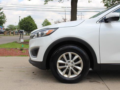 Used 2017 Kia Sorento FWD image 40