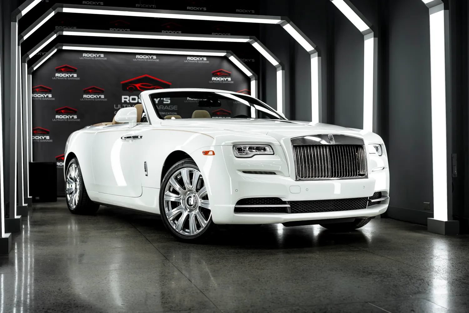 Used 2016 Rolls-Royce Dawn RWD image 1
