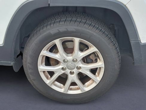 Used 2017 Jeep Cherokee Latitude FWD image 6