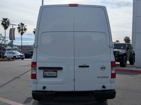 Used 2020 Nissan NV 2500 SV image 3