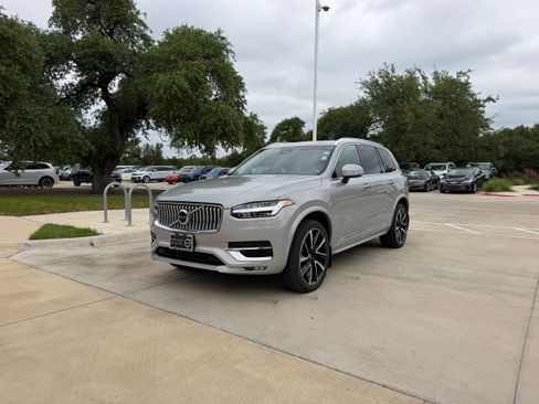 Certified 2023 Volvo XC90 B6 Plus AWD/4WD image 2