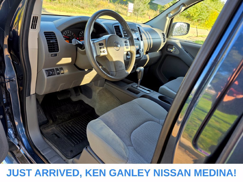 Used 2013 Nissan Frontier SV w/ SV Value Truck Pkg AWD/4WD image 10