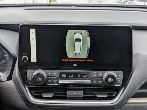 Used 2024 Toyota Grand Highlander Limited image 37