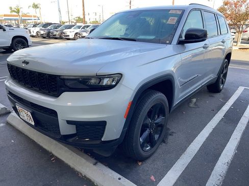 Used 2023 Jeep Grand Cherokee L Laredo image 1