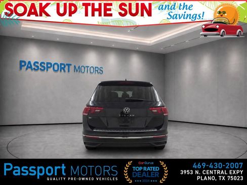 Used 2023 Volkswagen Tiguan SE w/ Panoramic Sunroof Package FWD image 5