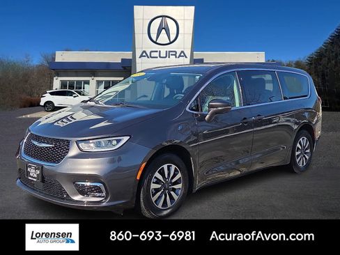 Used 2022 Chrysler Pacifica Touring-L image 1