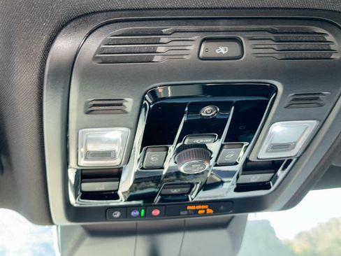 Used 2025 Cadillac Escalade ESV Sport AWD/4WD image 19