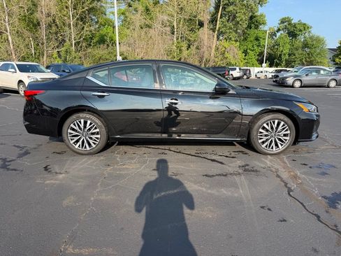 Used 2025 Nissan Altima 2.5 SV FWD image 5