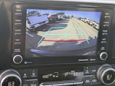 Used 2022 Toyota Highlander XLE image 16