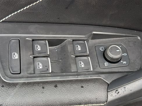 Used 2022 Volkswagen Tiguan SEL R-Line image 14