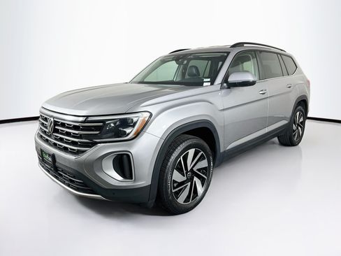 Used 2025 Volkswagen Atlas SE FWD image 3
