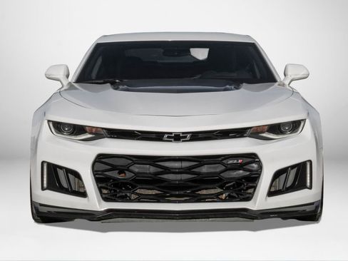 Used 2018 Chevrolet Camaro ZL1 image 3