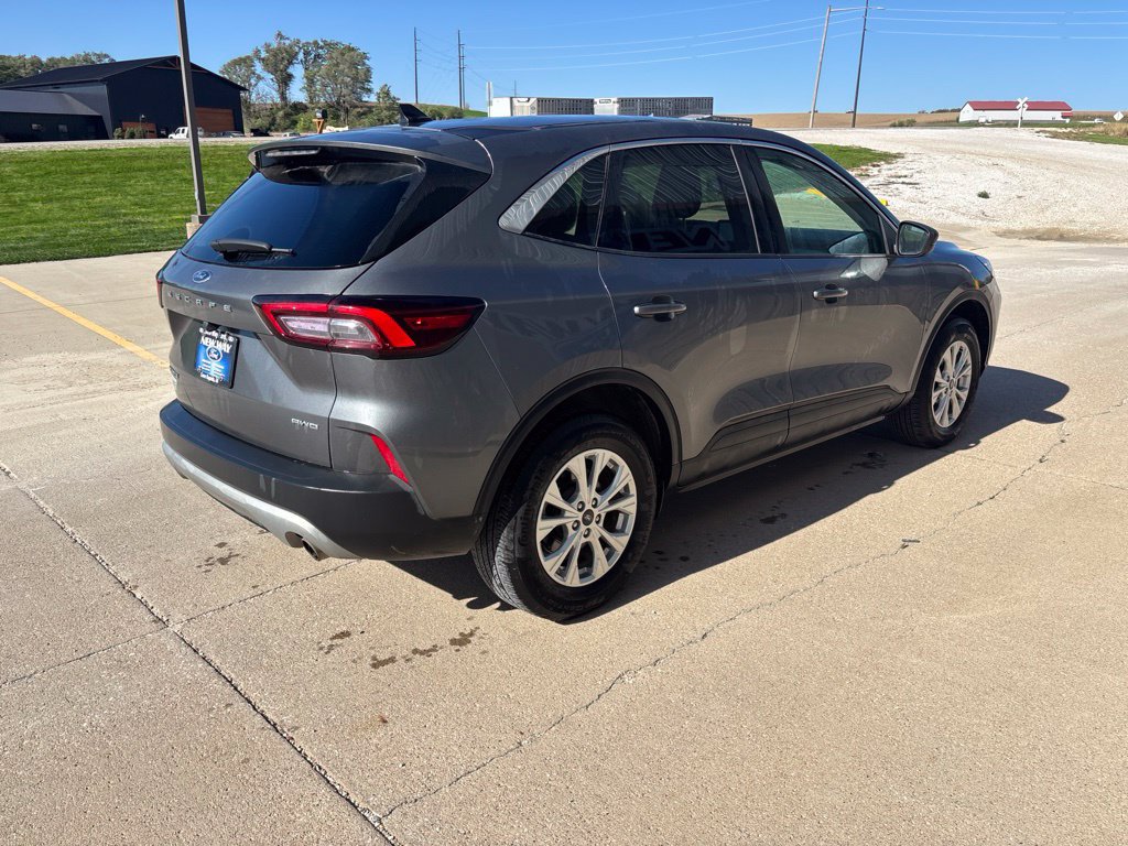Used 2024 Ford Escape Active AWD/4WD image 4
