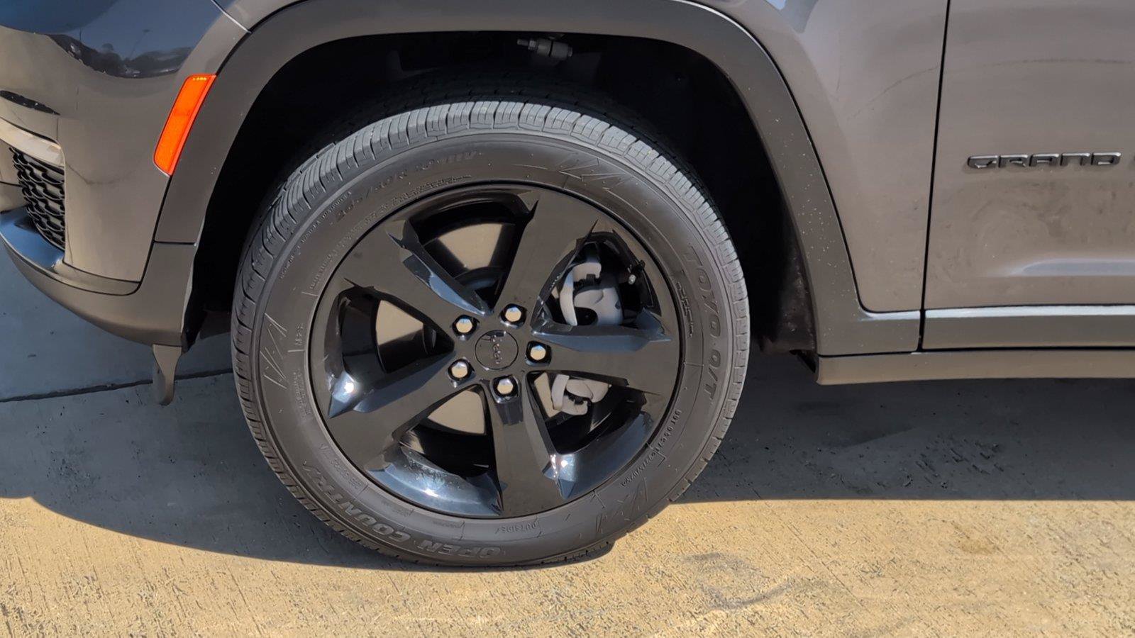 Used 2024 Jeep Grand Cherokee L Limited w/ Black Appearance Package RWD image 11