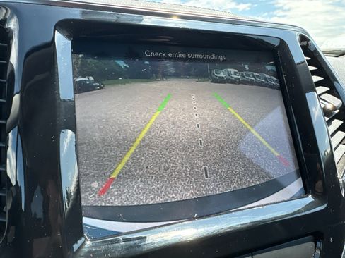 Used 2020 Jeep Cherokee Limited w/ Trailer Tow Group AWD/4WD image 9