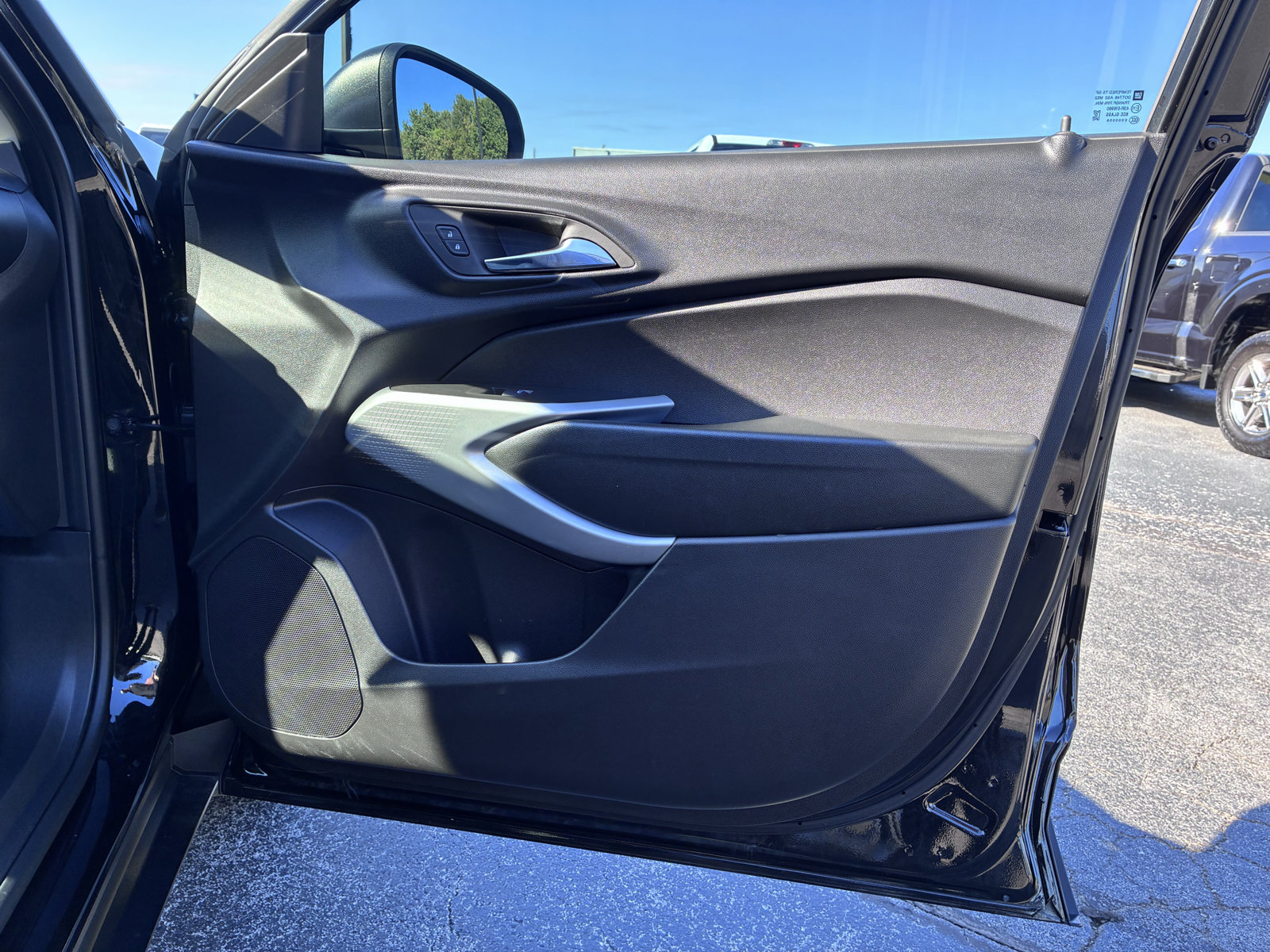 Used 2026 Chevrolet Trax LS FWD image 15