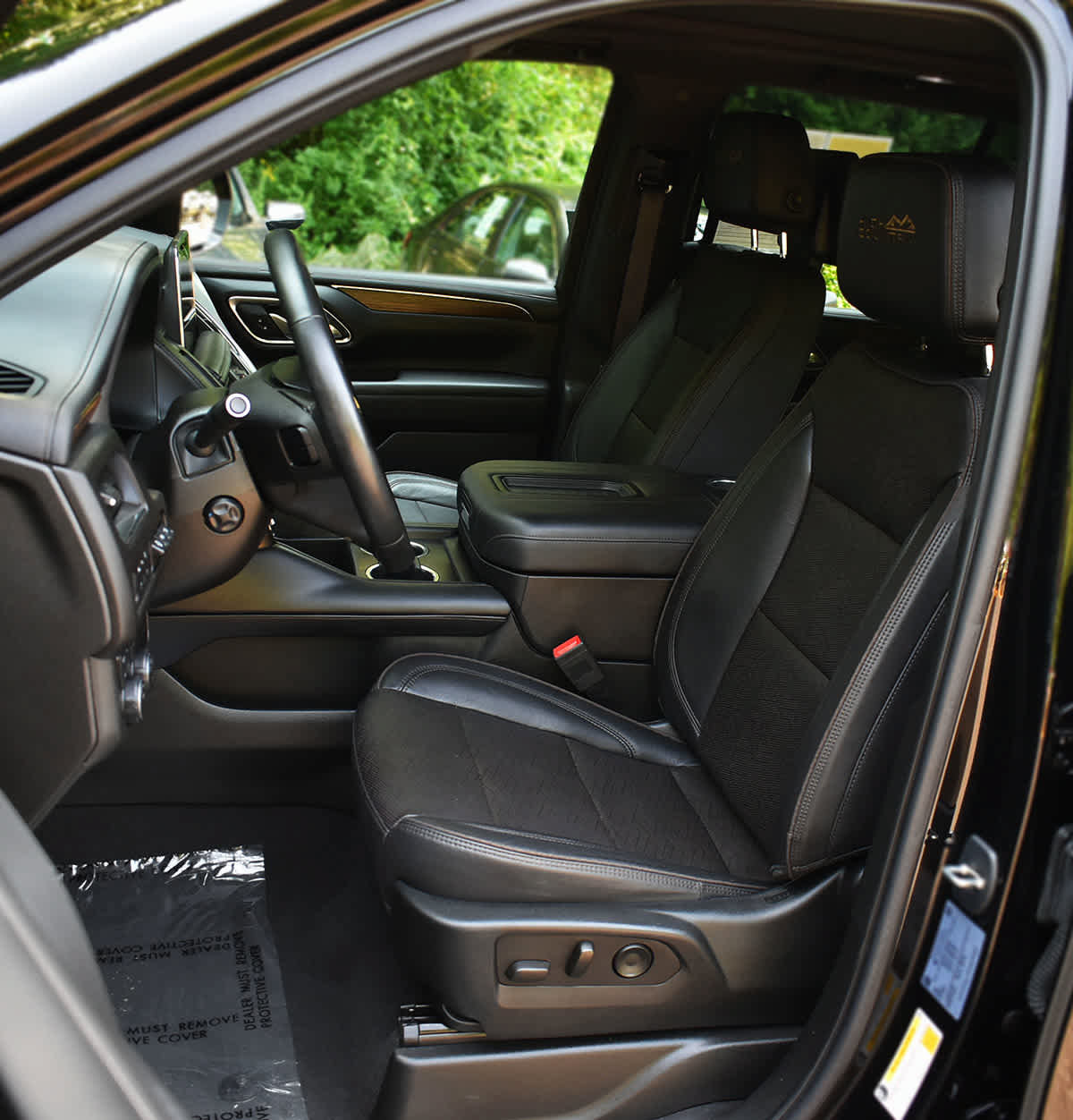 Used 2023 Chevrolet Tahoe High Country w/ Premium Package 2 AWD/4WD image 9