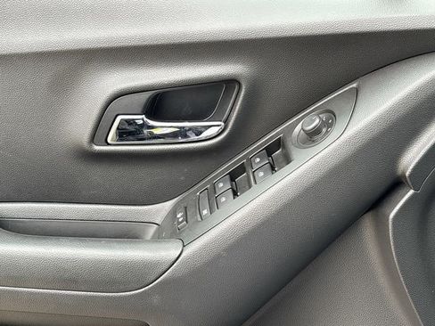 Used 2021 Chevrolet Trax LT image 22