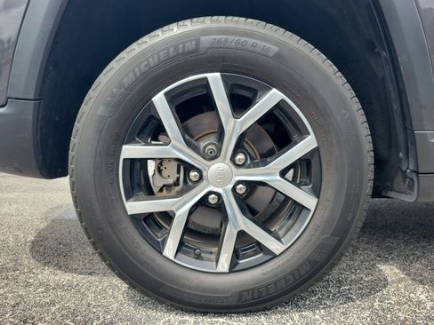 Used 2023 Jeep Grand Cherokee Limited RWD image 10