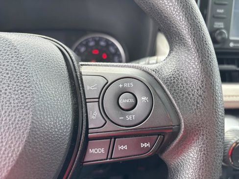 Used 2022 Toyota RAV4 XLE w/ Convenience Package image 13