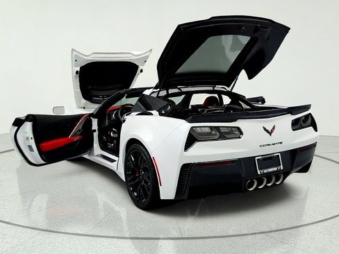 Used 2016 Chevrolet Corvette Z06 w/ 2LZ Preferred Equipment Group RWD image 11