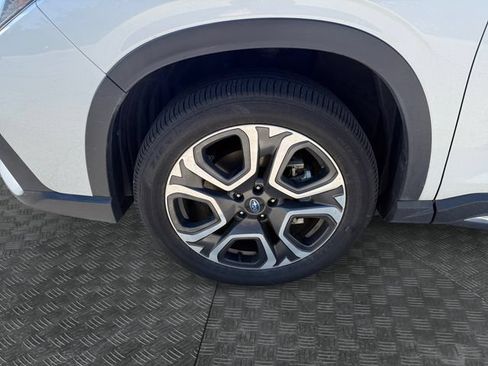 Used 2025 Subaru Ascent Limited AWD/4WD image 9