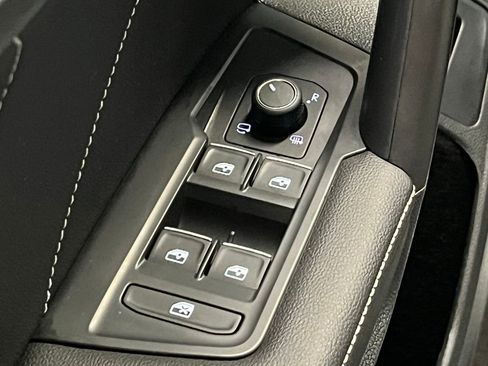 Used 2022 Volkswagen Tiguan SEL R-Line image 15