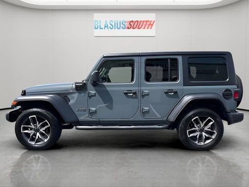 Used 2024 Jeep Wrangler Unlimited w/ Convenience Group AWD/4WD image 6