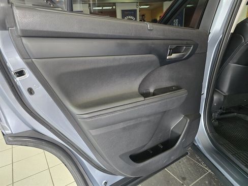 Used 2021 Toyota Highlander XLE image 10