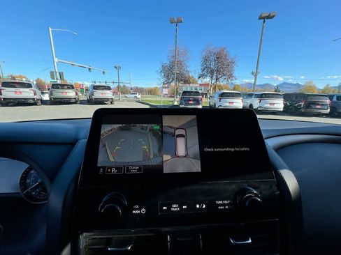 Used 2023 Nissan Armada SL w/ Captain's Chairs Package image 17